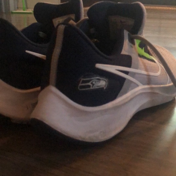 Men’s Nike Air Zoom Pegasus 38’s Seattle Seahawk Edition size 7.5 shoes!! - Picture 2 of 10